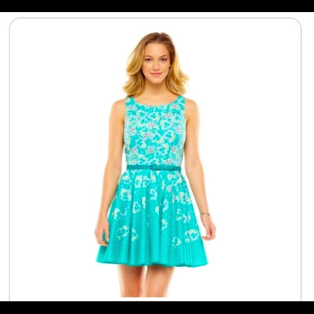 LC Lauren Conrad Adorable Fit Flare Turquoise Floral Dress Size 4. Gently Worn